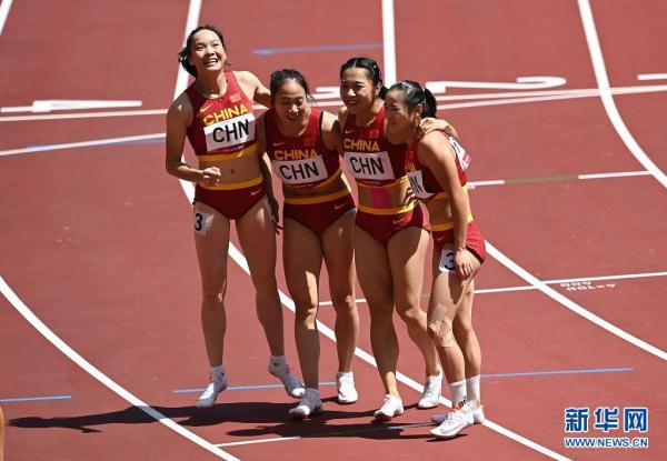 女子4x100米接力:中国队晋级决赛