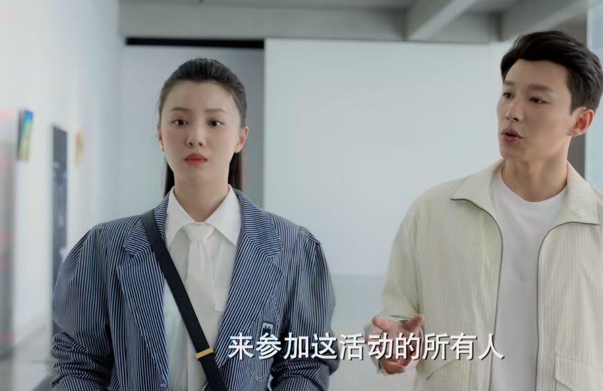 《玫瑰之战》校花美人王鹤润,长着一张马思纯的脸,演技惊鸿一瞥
