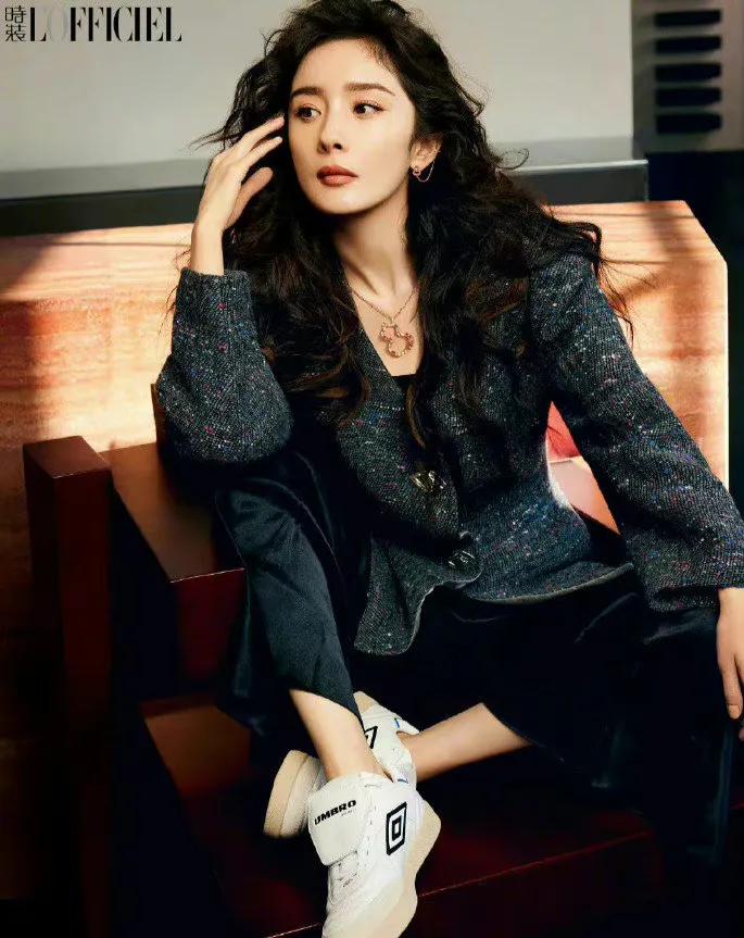 杨幂最新封面"泰酷辣",17年《男人装》到《世界时装之苑》巨变