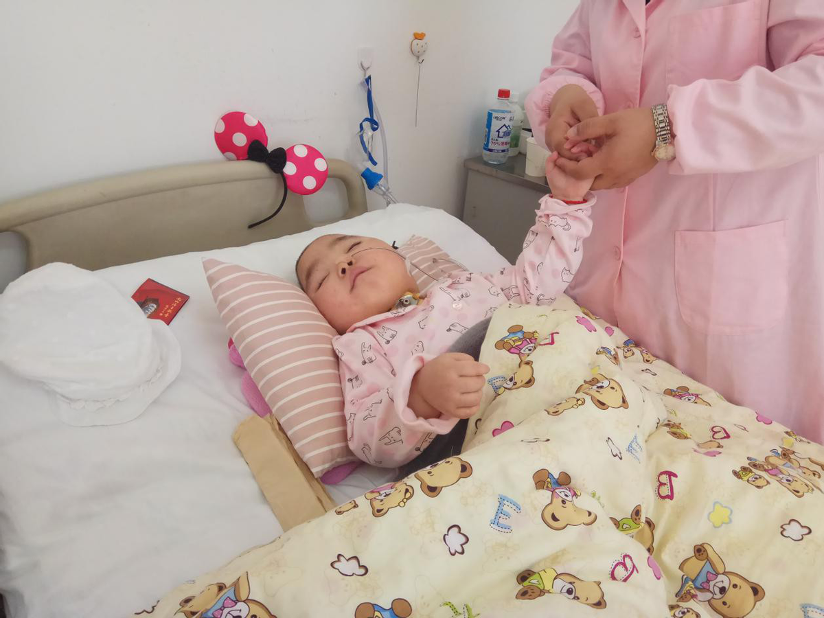 2015年那个遭烟头烫腿,经历四次心脏骤停的小辛怡,如今怎么样了