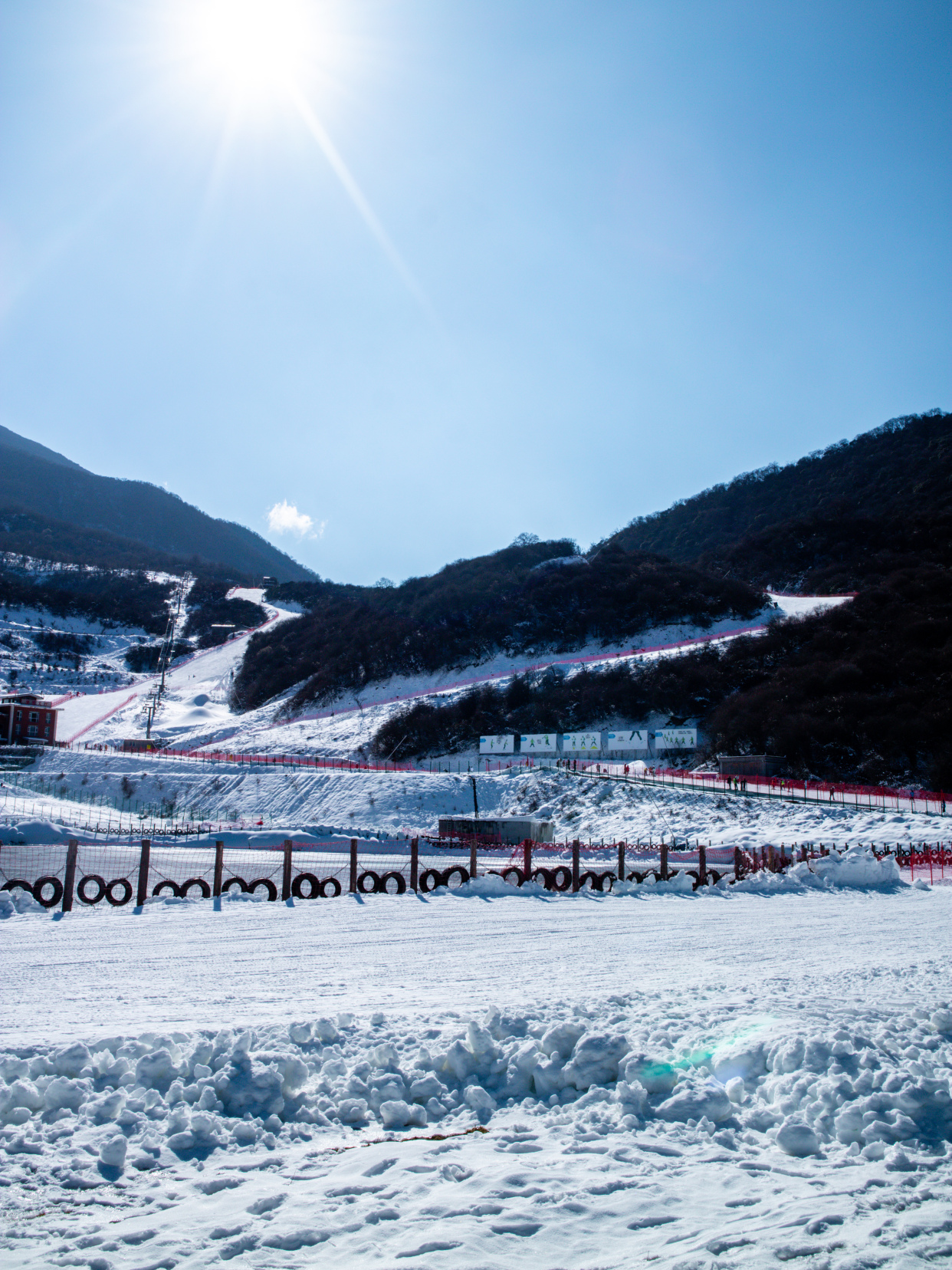 邂逅山中的滑雪场,元旦滑雪,打雪仗模式开启,成都周边3h直达!