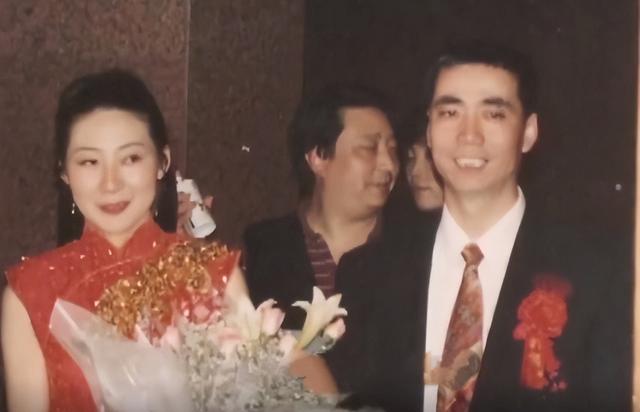 国家一级演员范明,娶大6岁二婚老婆恩爱23年,继子是他一生骄傲