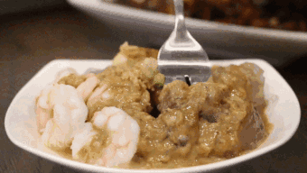 在那么多海鲜中, 烟台人最爱的是脆脆的海肠.