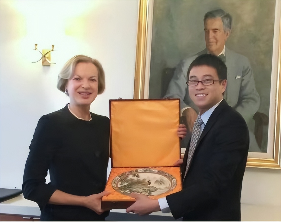 恒大开始抓人了?前总裁已被带走!许老板的重臣柯鹏犯了什么错?