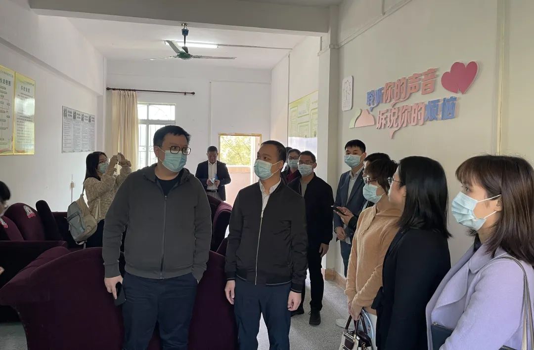 幸媛走进河源市康禾中学,圆心谱积极助力青少年心理健康帮扶行动