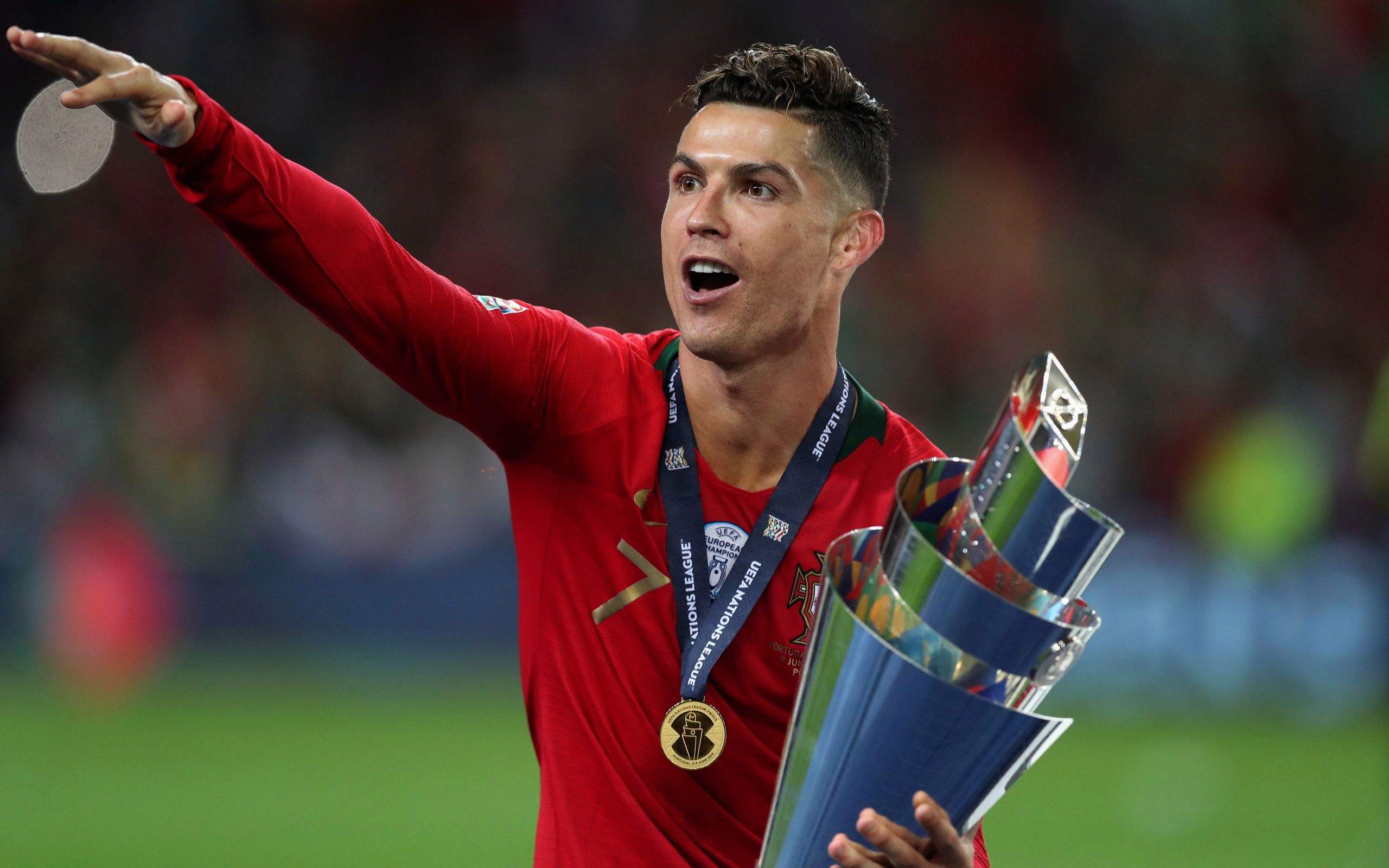 葡萄牙大胜难掩c罗拉胯,为了球队能争冠,还是让他替补吧?