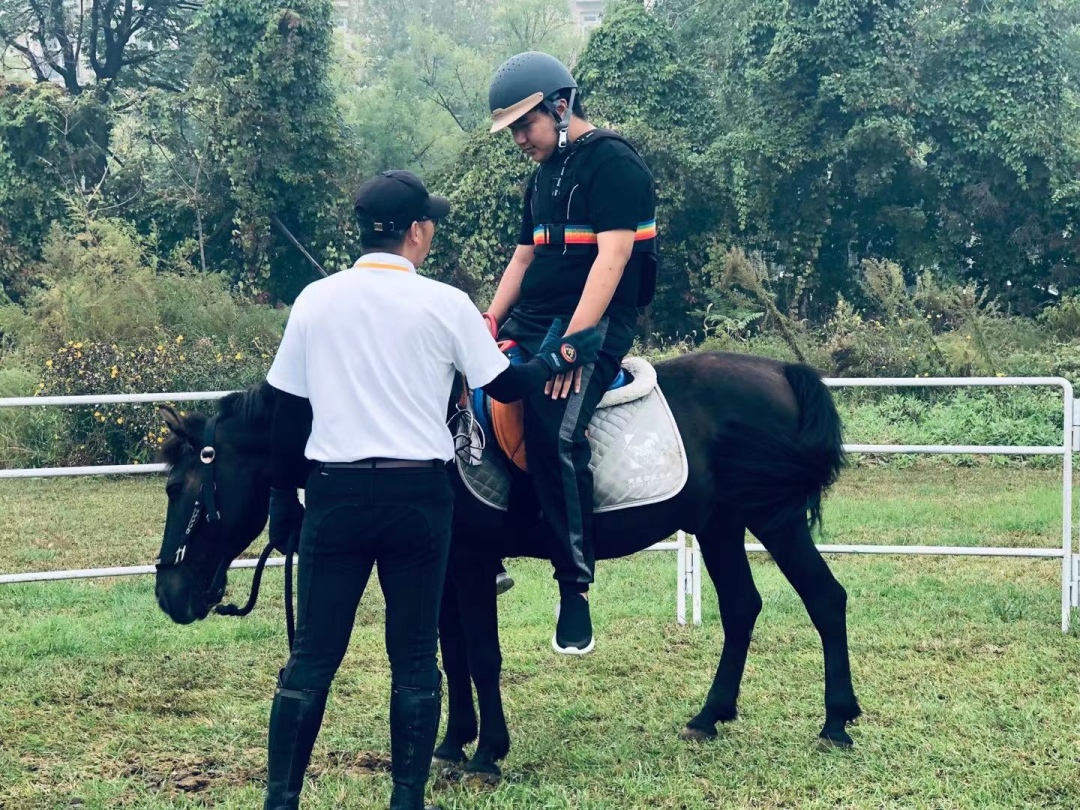 以梦为马,金秋马术嘉年华助力特需儿童