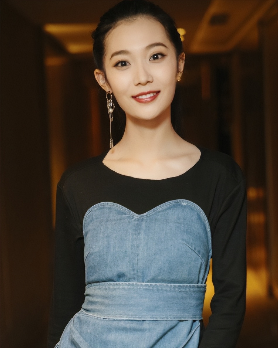 唐嫣旗下签约的小花,和陈钰琪同时出道,两人发展差别咋这么大?