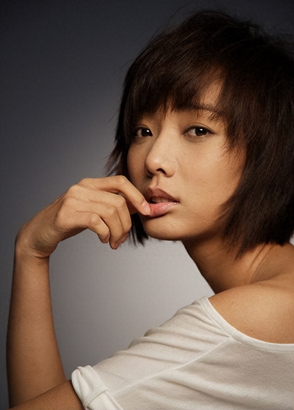 "一指禅"6年后,再看王珞丹处境,才懂白百何从来不是她的威胁