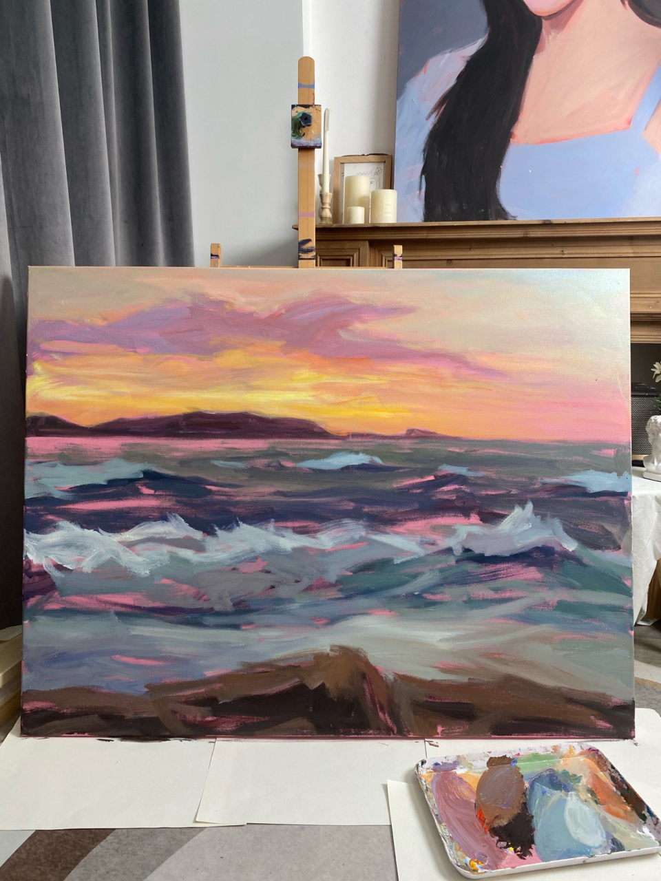 粉色大海丙烯画教程 色彩比较鲜明的一幅海景 第一步:用灰色加粉色