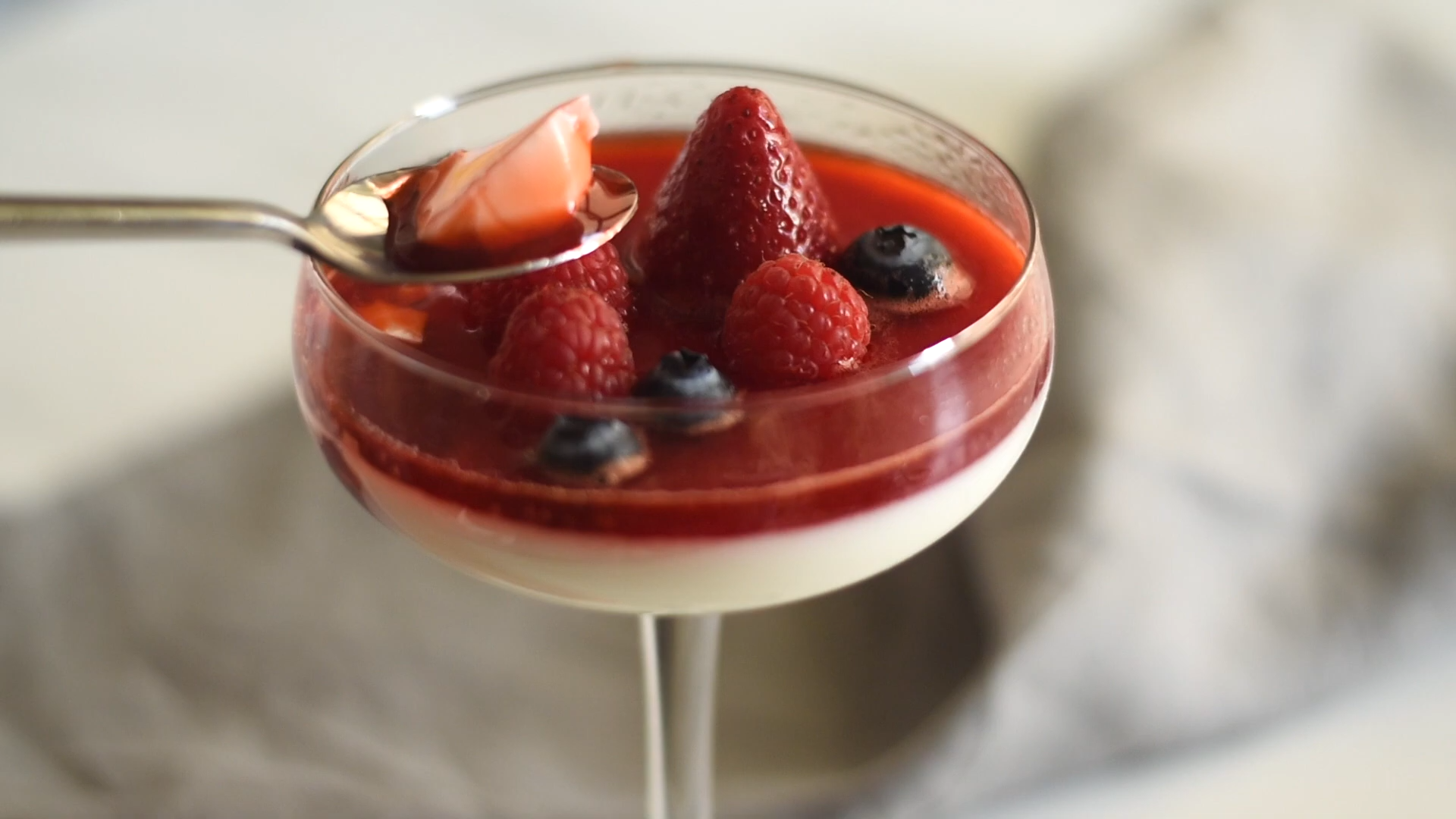 草莓牛奶布丁的做法,不用烤不用蒸,做法简单 ,孩子爱吃
