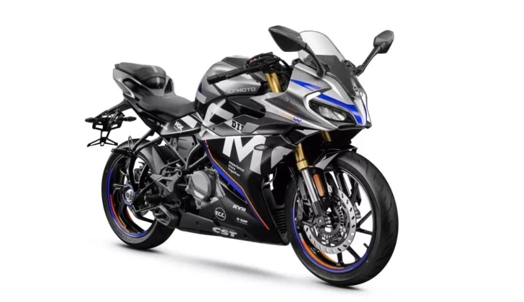 21980元!满配的春风250sr赛道版my22来了