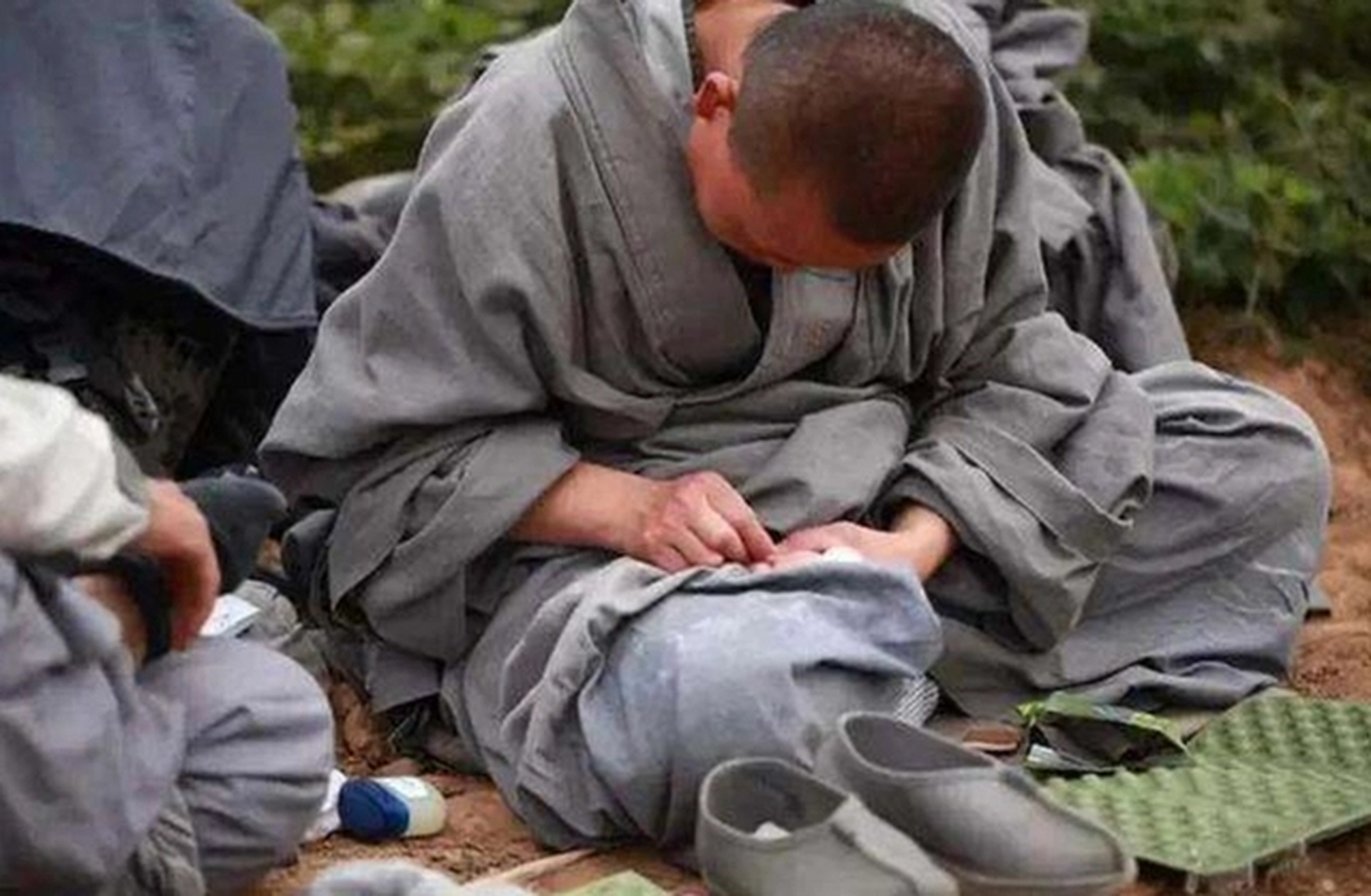 辽宁有一群比坐牢还苦的"女苦行僧",每天不仅只睡4小时,吃1顿饭,而且