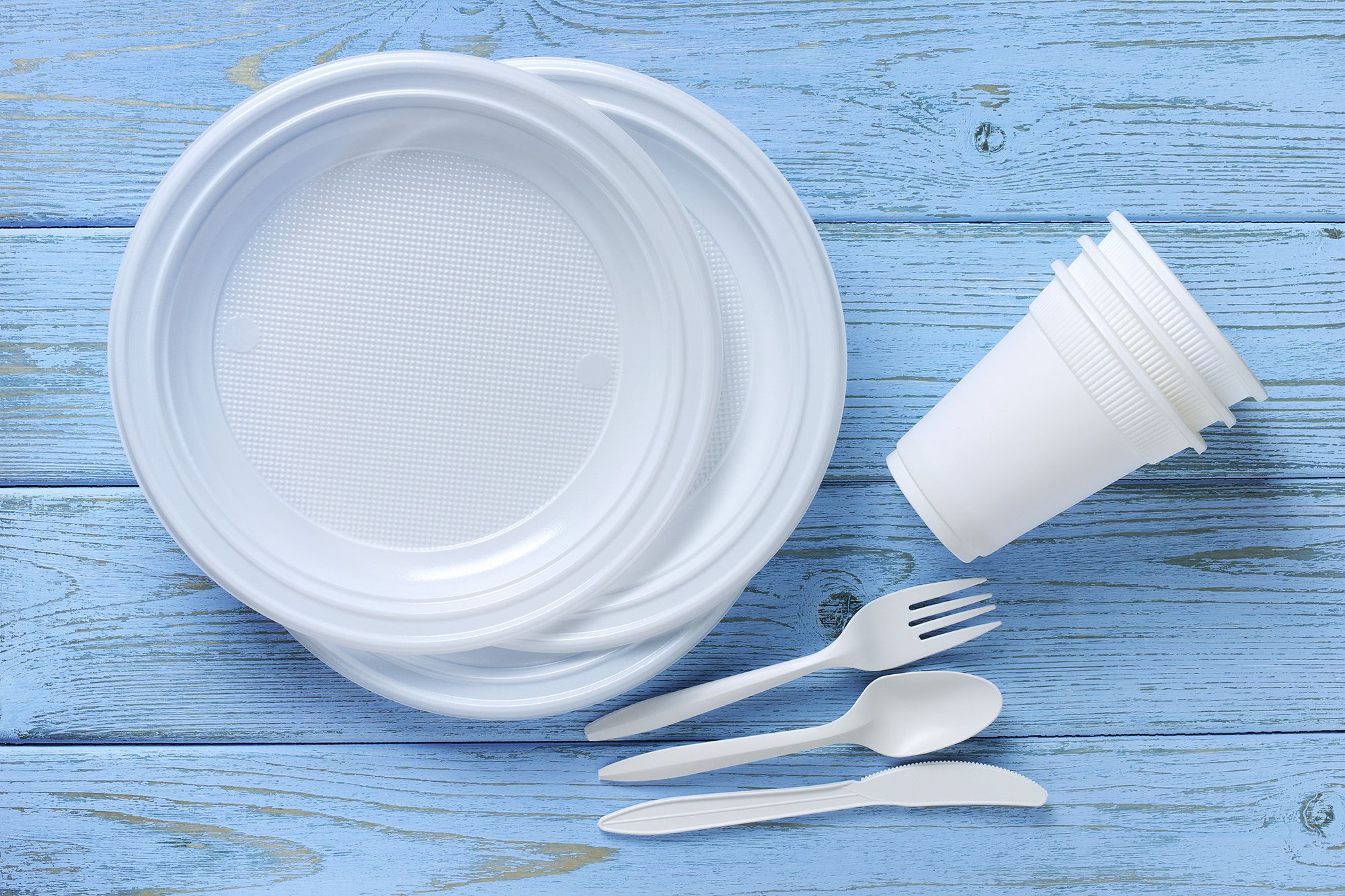 英国将禁止使用一次性塑料餐具 95%公众支持 