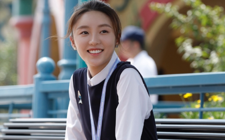 招人恨的反派:林有有评论区沦陷容嬷嬷被扔菜叶,她被迫退博