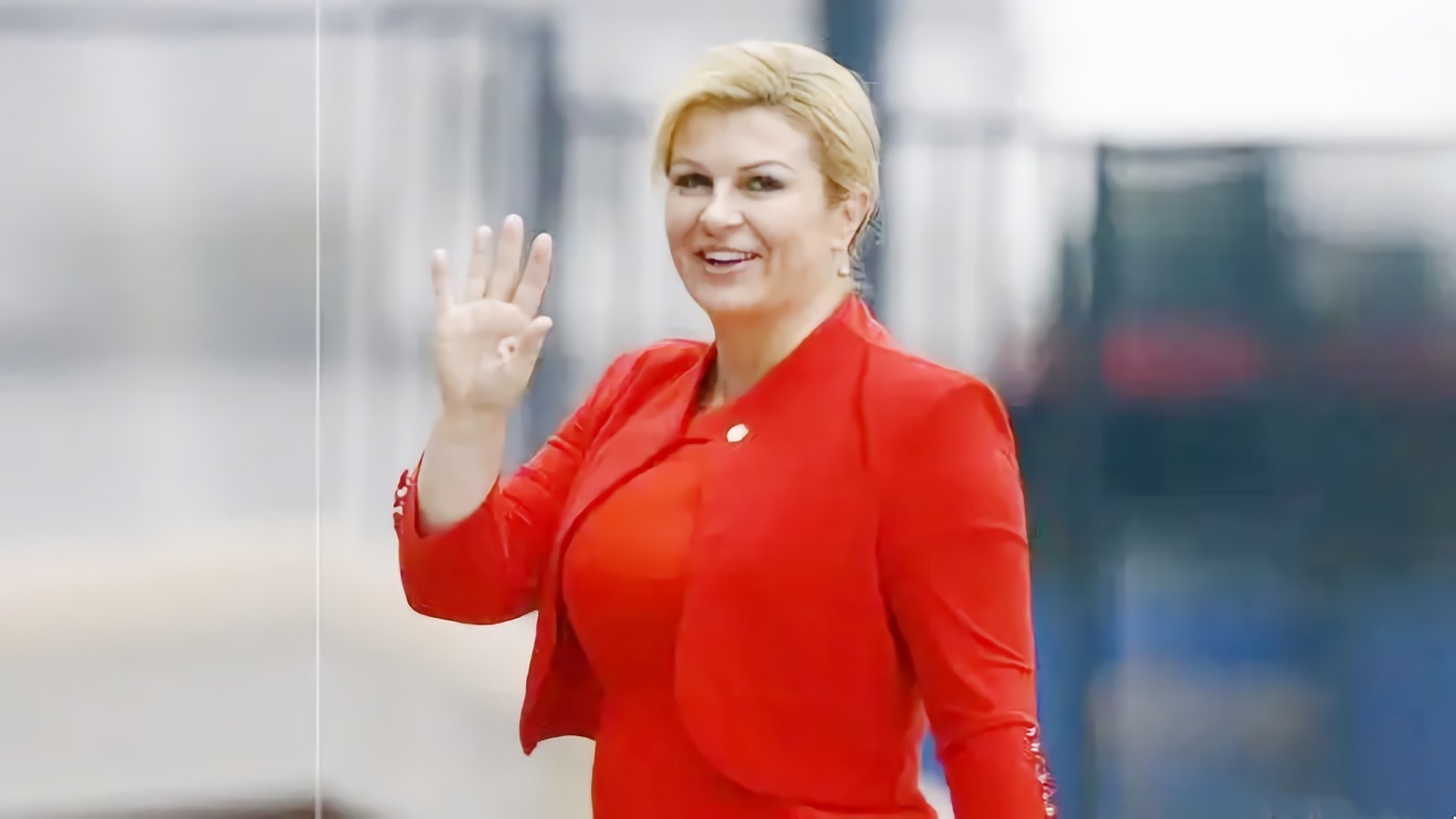 科琳达:克罗地亚美女总统,身材傲人,做出惊世之举,头号足球迷