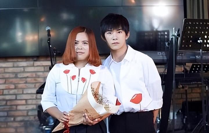 回顾大儿子影帝小儿子破世界纪录易烊千玺的妈妈有多厉害