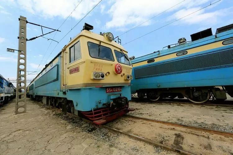 跟小编一起来"穿越",见证机车变迁史!