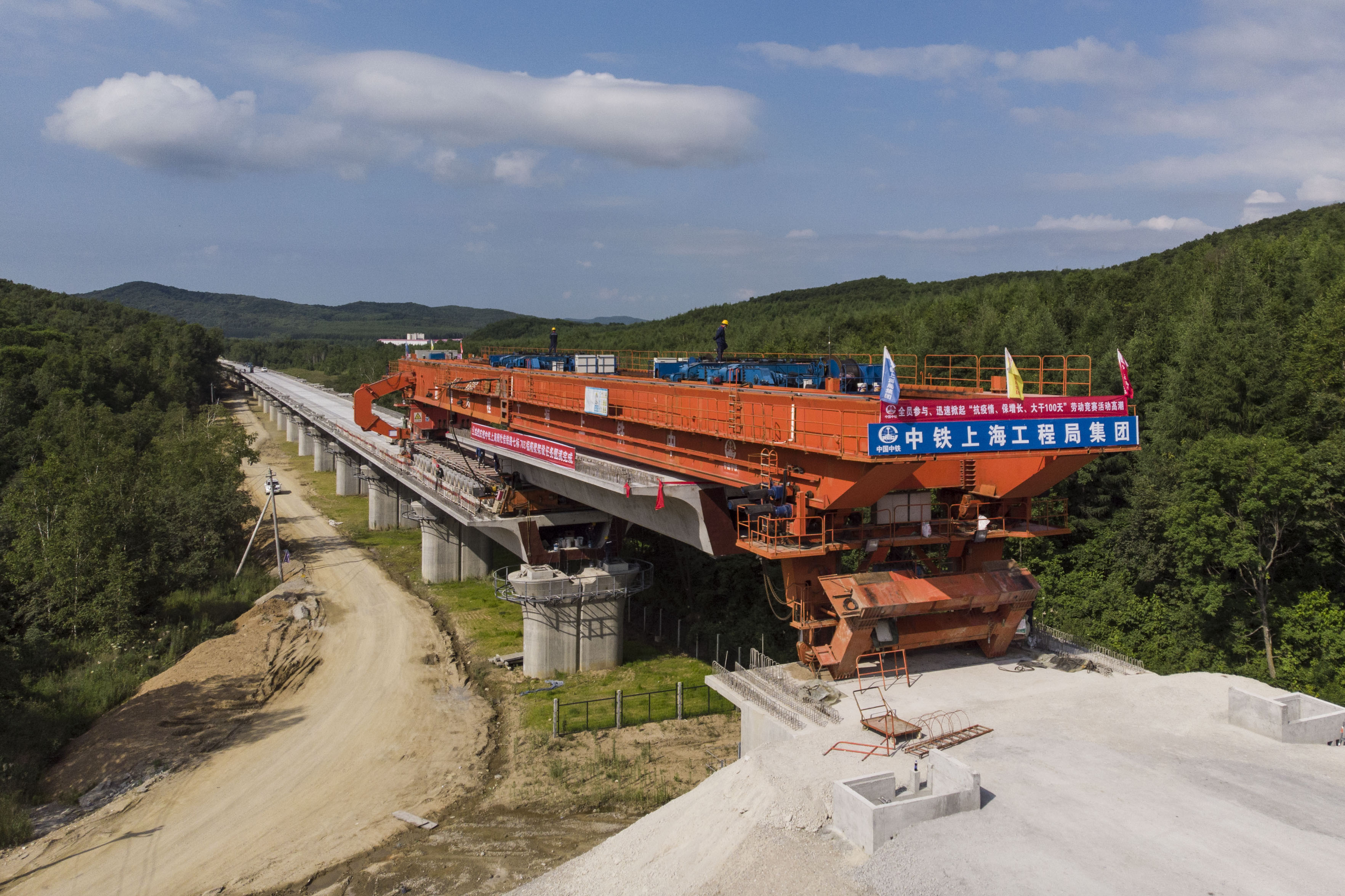 我国最东端高速铁路牡佳客专佳木斯段架梁施工完成(9)