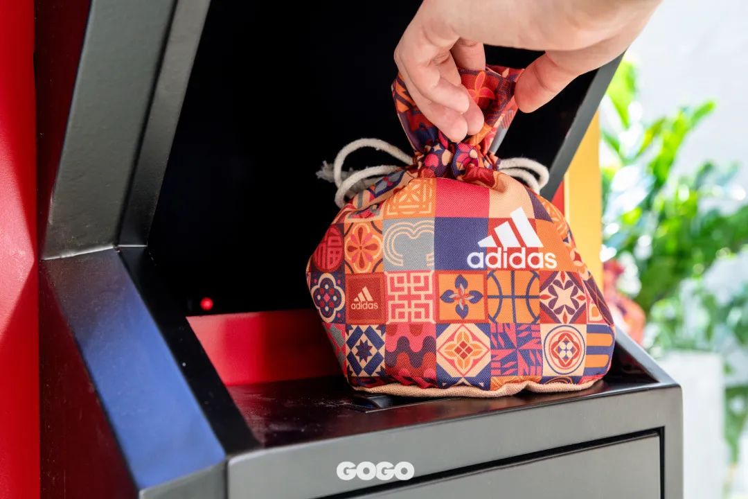 无论开出哪一种超多的诱人福利编辑 搜图……adidas定制红封袋和新春
