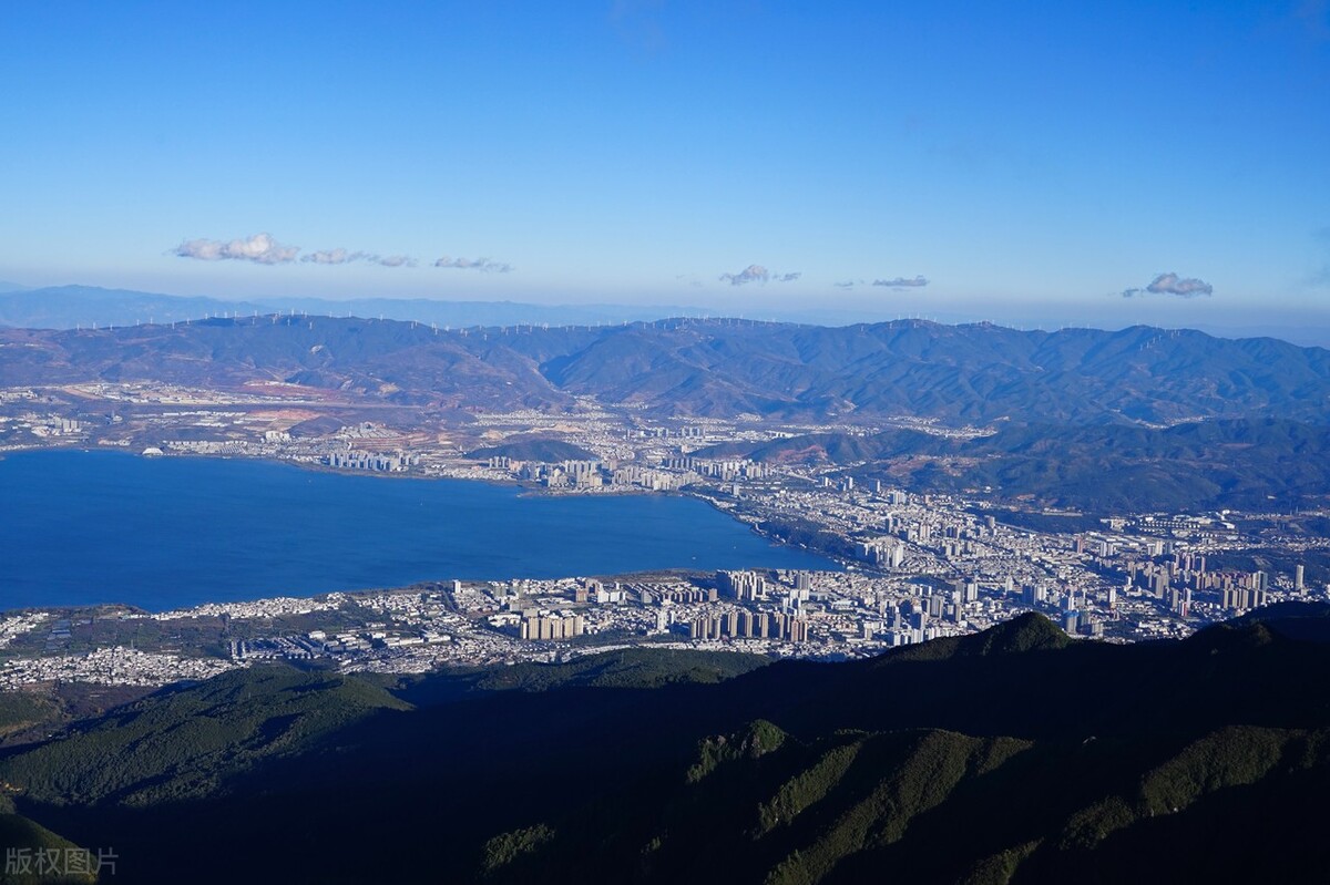 云南省大理白族自治州的苍山地质公园,初冬的季节在这里悄然展开