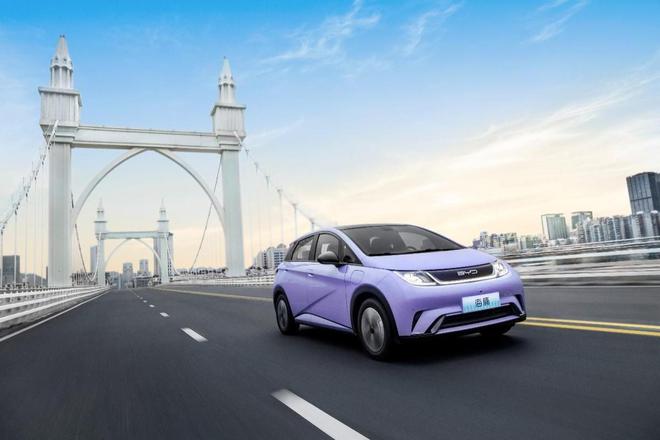 比亚迪新能源绽放!海豚ev续航千里破2秒瓶颈,电动时代加速跑