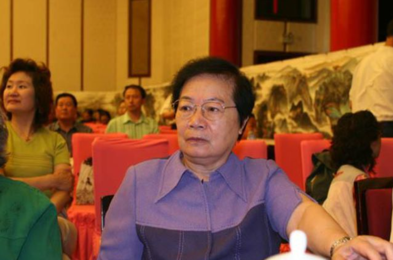 聂荣臻之妻张瑞华,在潜伏中嫁给爱情,解放后坚持带盒饭乘坐公交