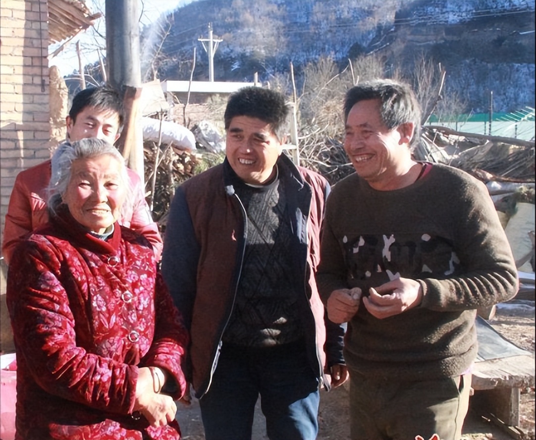 一,年幼不幸,村民帮扶,感恩社会