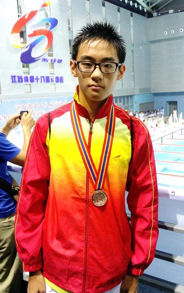 7岁学游泳,15岁成国家一级运动员!他是交大学霸,也是"少年冠军"!