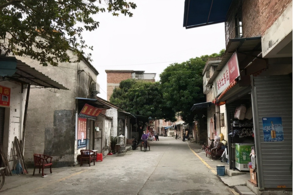 佛山"富贵"城中村,城改获投百亿,村民手握十套房