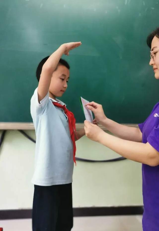 石家莊市裕東小學開展文明禮儀爭章活動