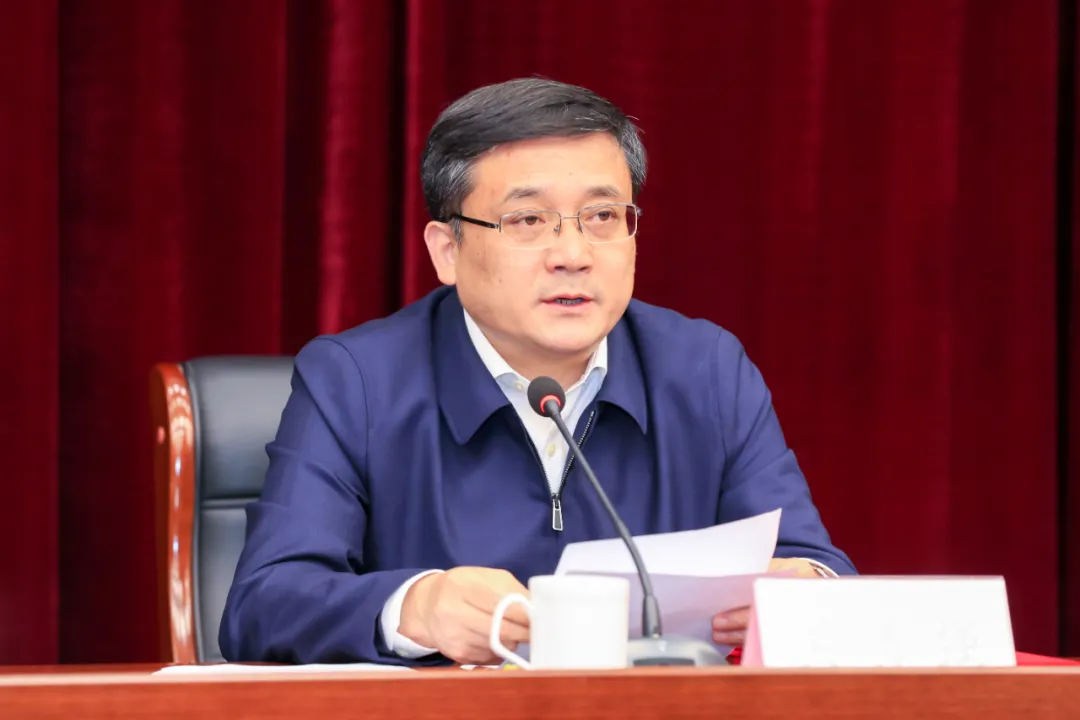 区委书记吴勇强在点评时指出:近年来,区慈善总会做了大量实事,作风