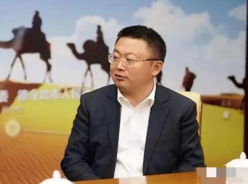 纪实:巨贪副市长张标落:四年贪4000万,改名重婚娶小老婆生子