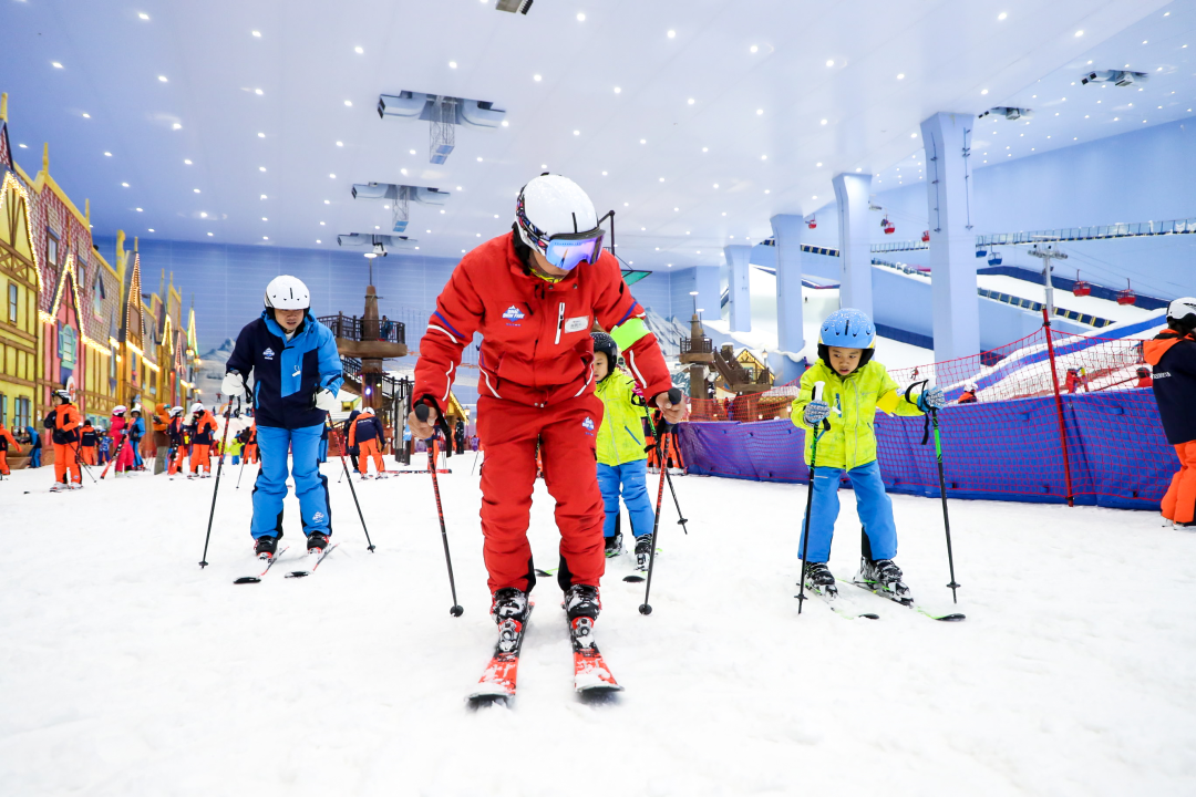 华南最大「室内滑雪场」来了!全年玩雪,免费雪具,1天玩不完!