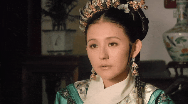 小叶子:"我不笑,是我生性就不爱笑,并不为别的."  ▼