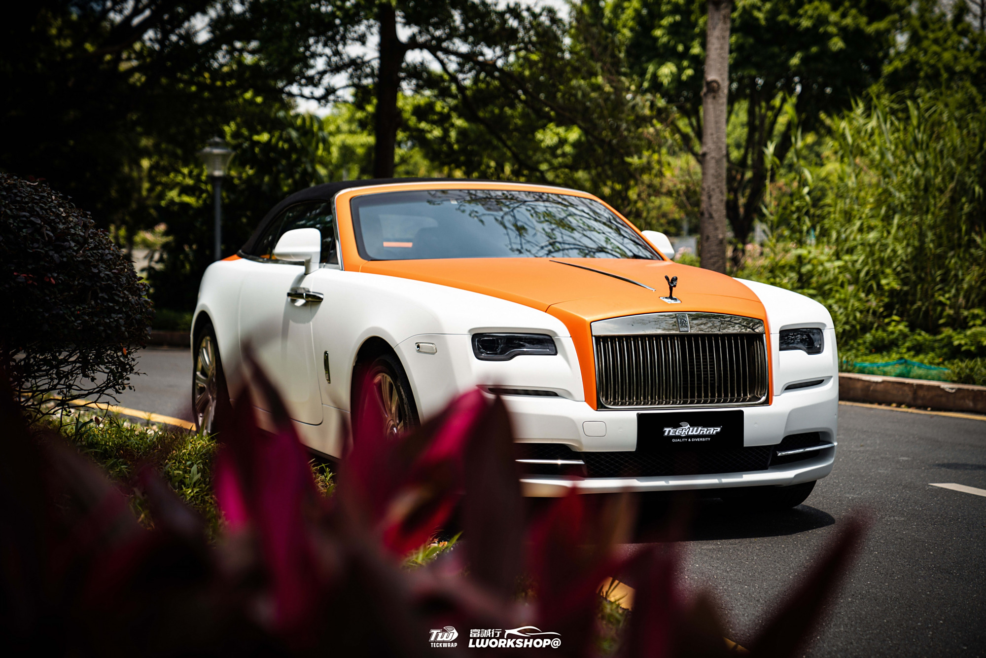 劳斯莱斯选双拼改色膜技巧:上橙下白,撞色大胆,立意新奇!