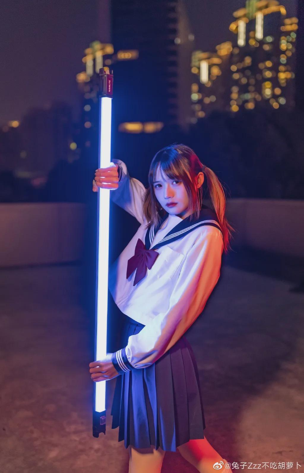 jk校服:夜穿透身体 咬烂的是灵魂