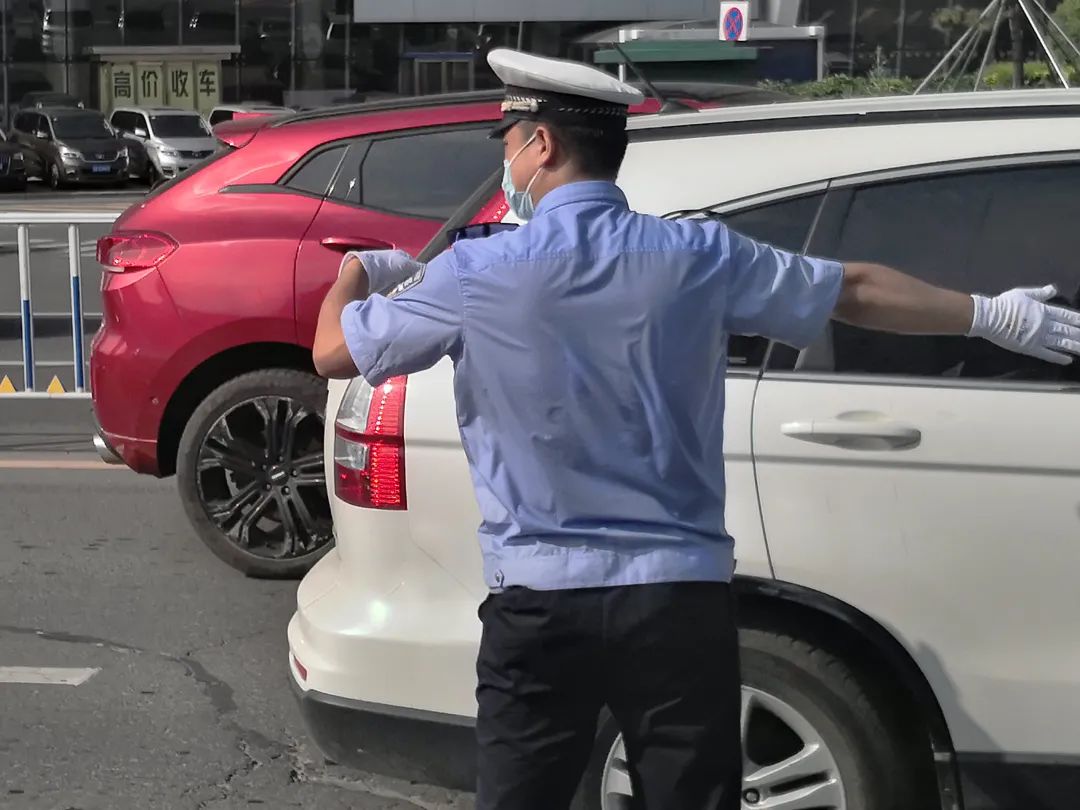 吉林市交警——高温下的坚守