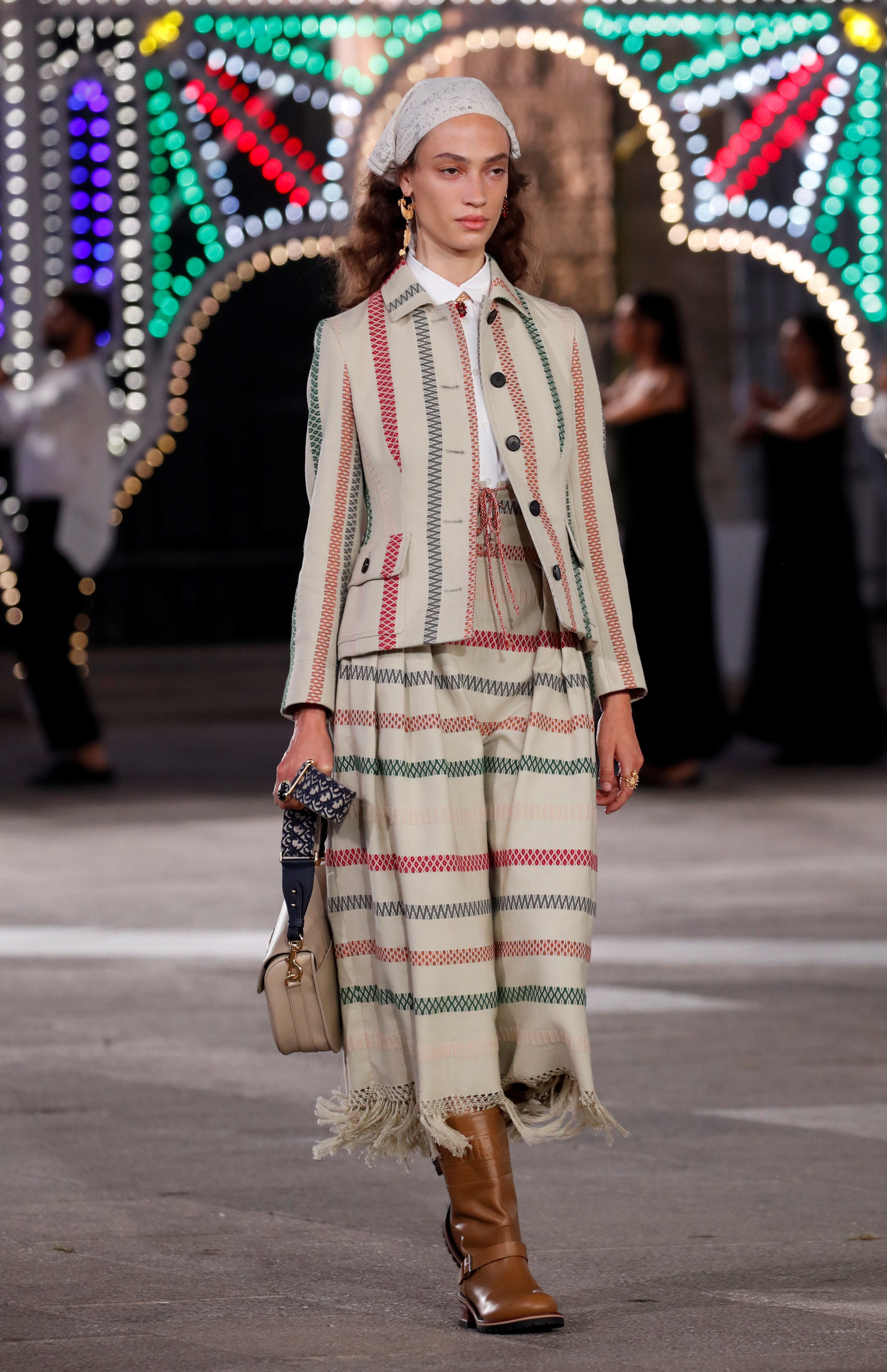 迪奥举办2021早春成衣系列时装秀