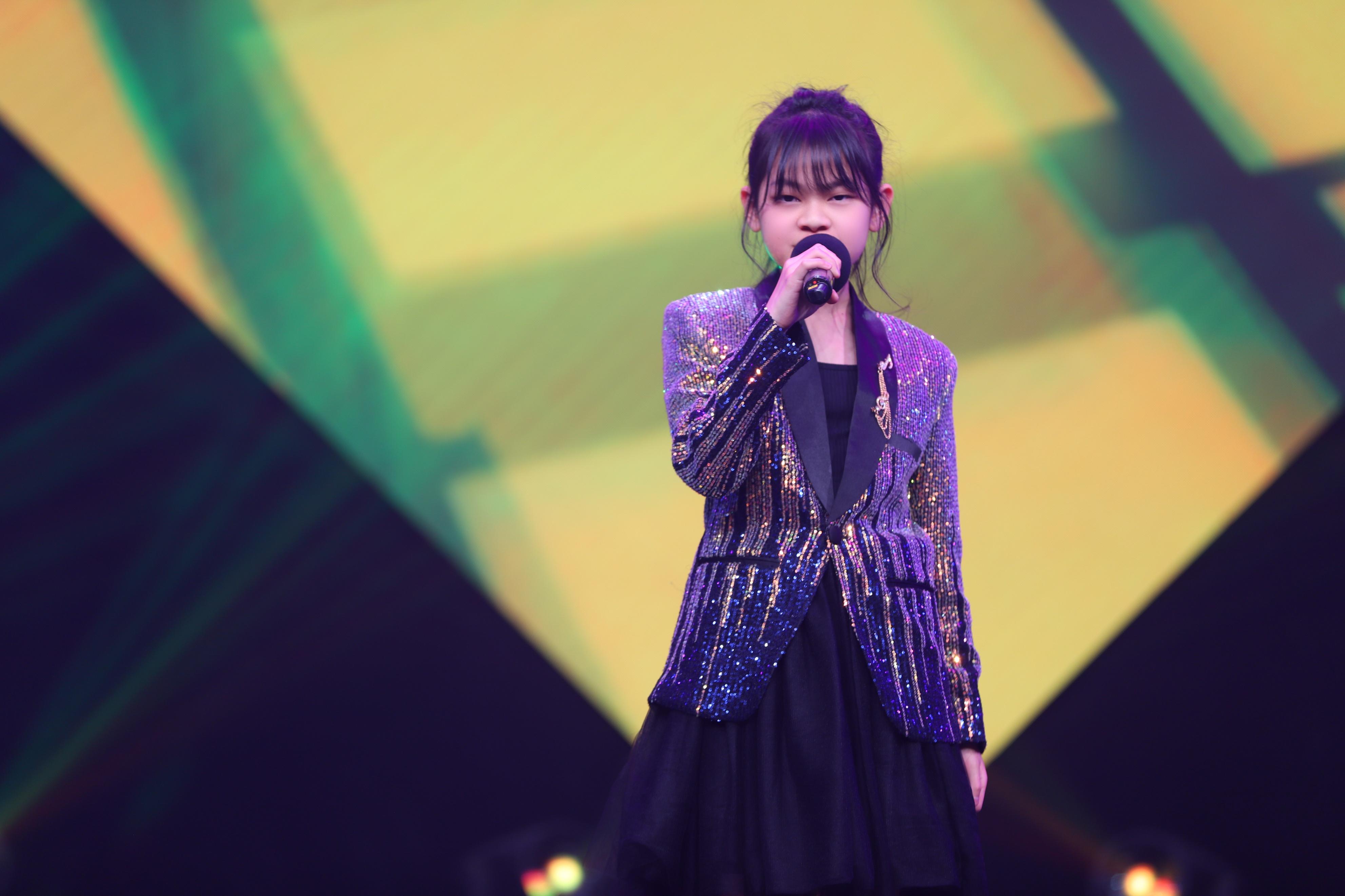 新生代女歌手邹逸辰获得华语金曲原创音乐盛典年度少儿星锐歌手奖