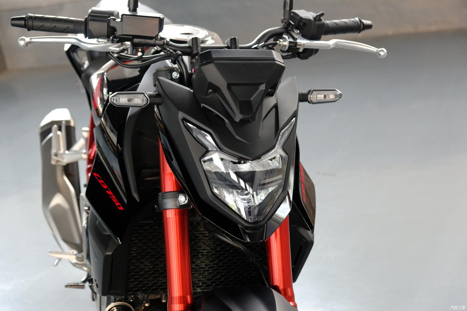 "蜂"芒再现 本田cb750 hornet实拍