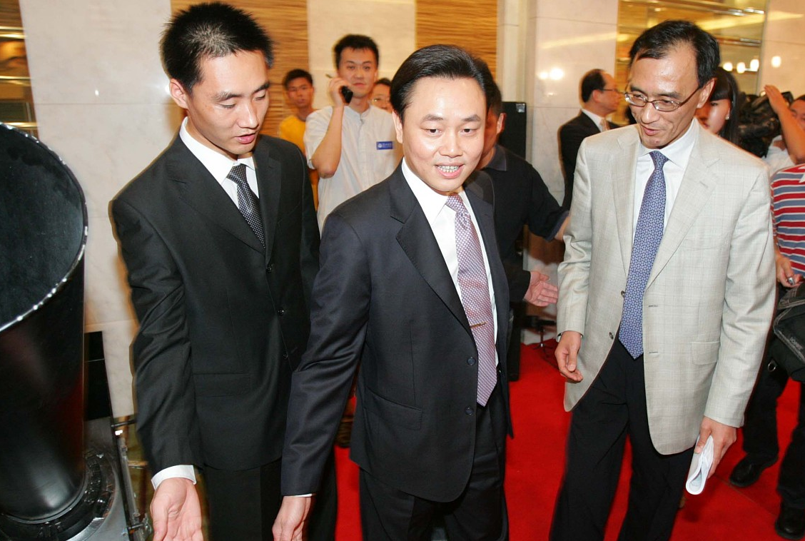 许家印被捕后,两儿一女现状如何?女儿高调炫富,儿子被困