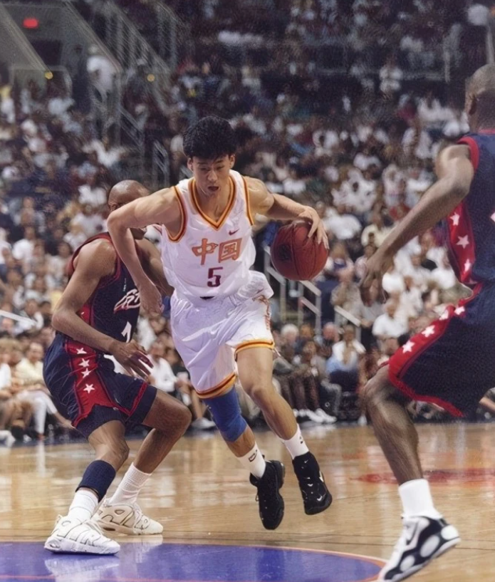 56岁郑武近况:继续教练生涯,54岁妻子风韵犹存,弟弟郑亮已瘫痪