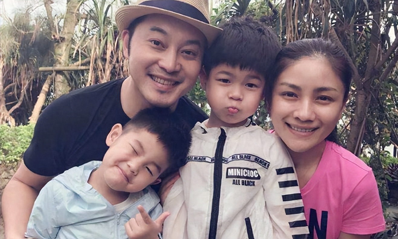 回顾焦恩俊中年发福吴彦祖发际线后移岁月果然是把杀猪刀