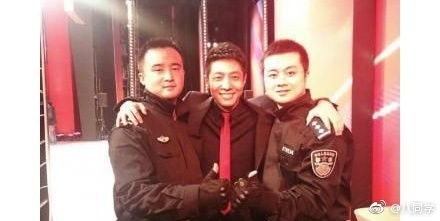 热点|有些C位不值得！撒贝宁合照遭遇滑铁卢：我像一个缩水的老父亲