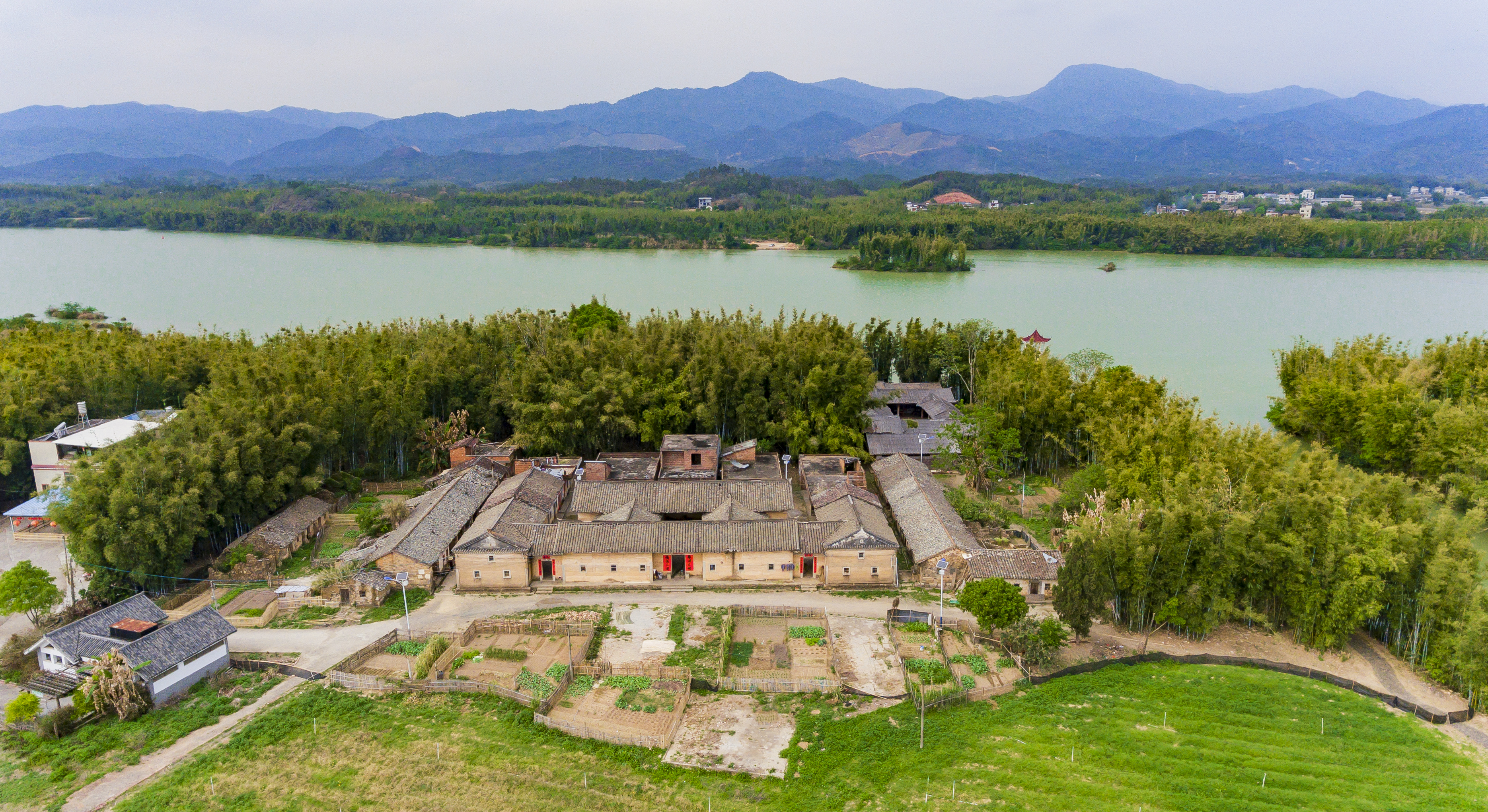 广东这个客家古村,被誉为"南国画中村",是苏东坡后裔的聚居地