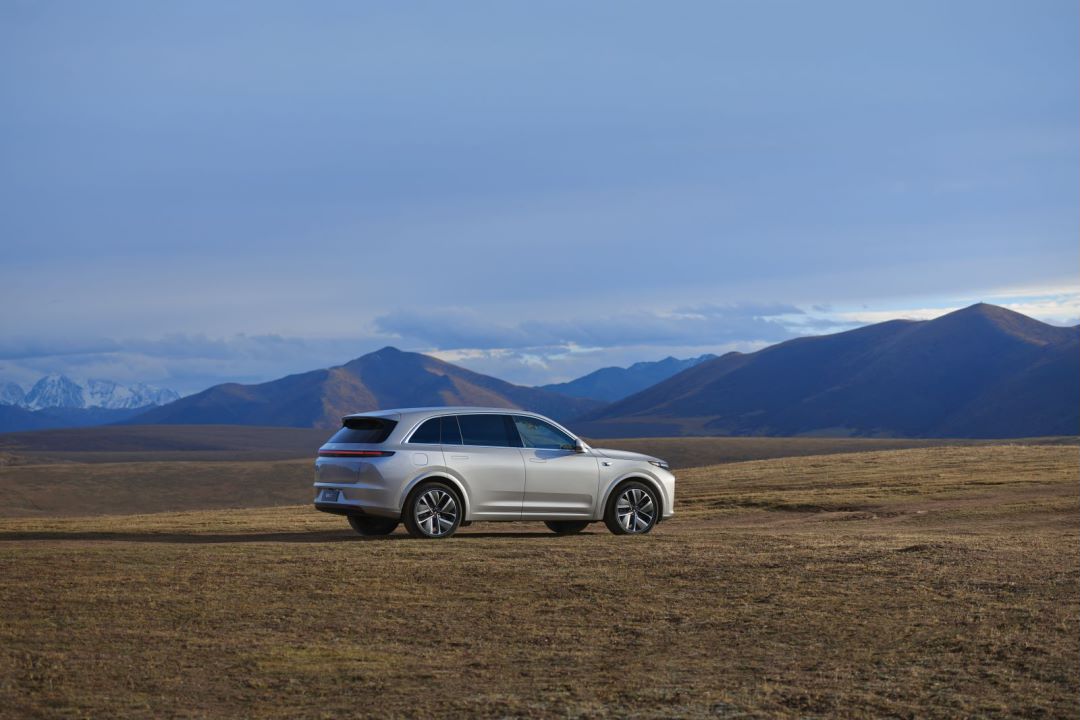 中国版bba!均价超33万月销量破3万辆,理想冲入国产豪华品牌第一