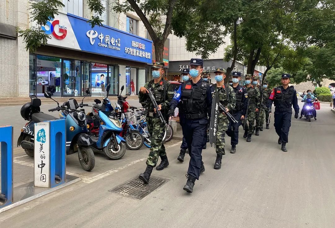 公安武警特警图片