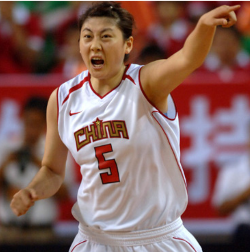 41岁陈晓丽:被称作"女篮王治郅",嫁给公务员,如今是大学教授