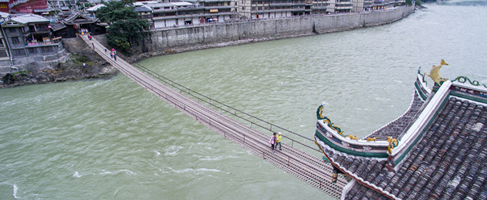 瀘定橋哪條河流